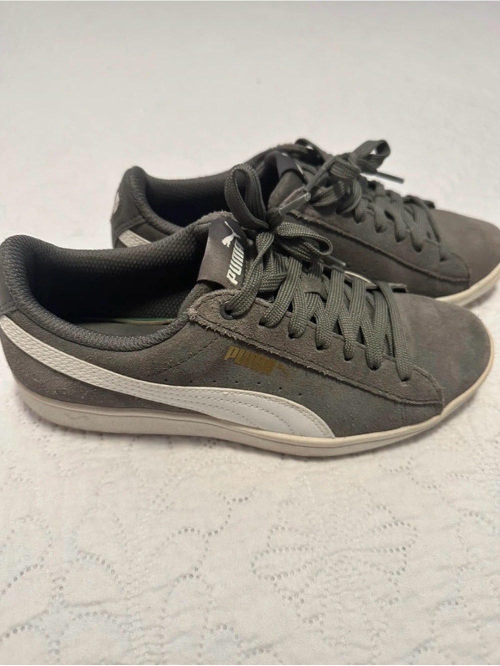 Puma Women's Gray Suede Low-Top Sneakers Size 7